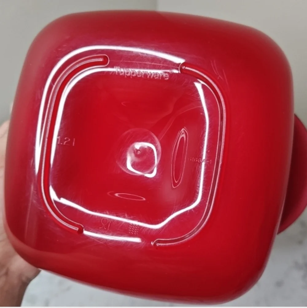 Tupperware Vent 'N Serve Red 1.2L Microwave Square Dish with Vented Lid